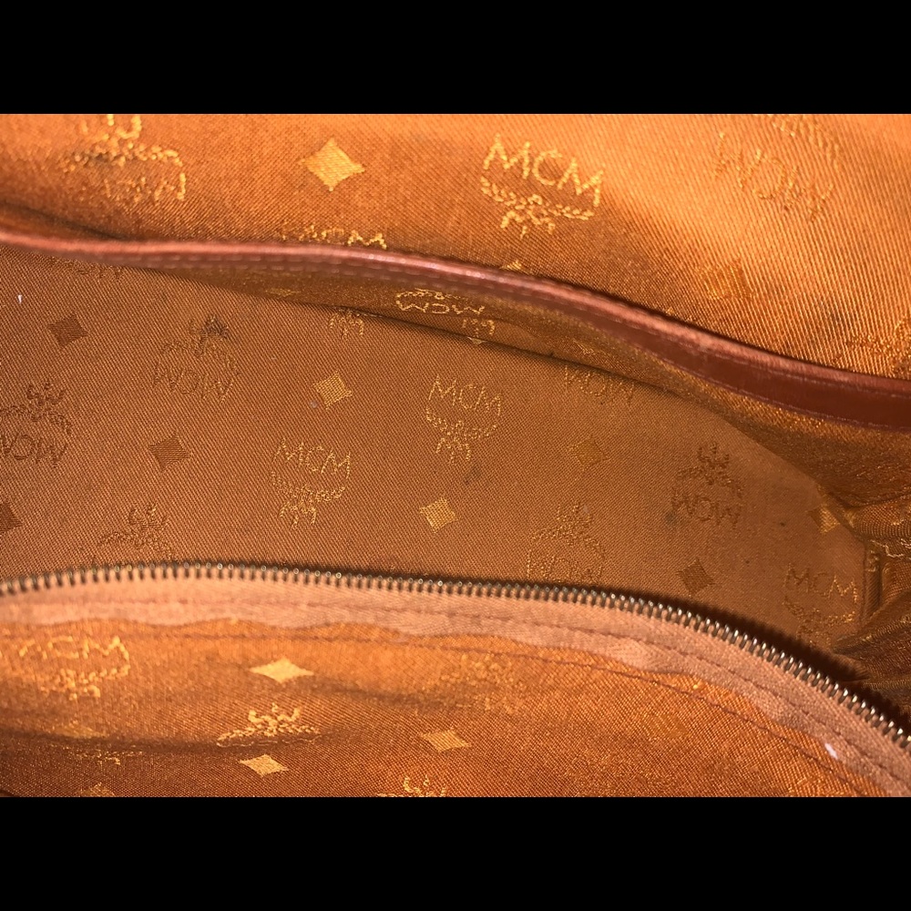 MCM Boston Medium With Strap - Picture 7 of 10